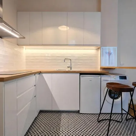 Cocon Soigné Sur Cour Près Des Buttes-ch - 3 Pers Apartamento París