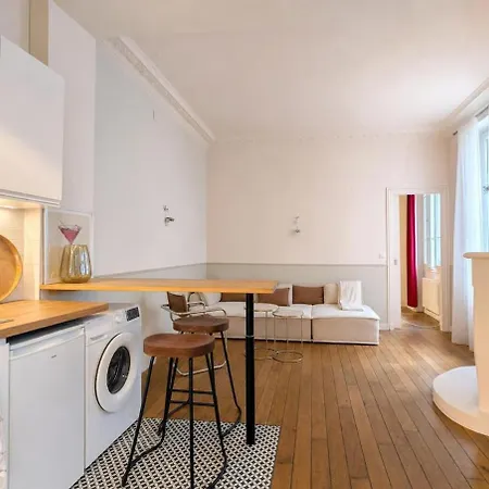 Cocon Soigne Sur Cour Pres Des Buttes-ch - 3 Pers *