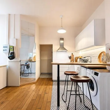 Cocon Soigne Sur Cour Pres Des Buttes-ch - 3 Pers *
