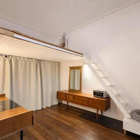 Cocon Soigne Sur Cour Pres Des Buttes-ch - 3 Pers *