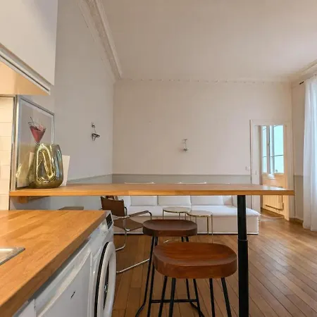 Cocon Soigne Sur Cour Pres Des Buttes-ch - 3 Pers Lägenhet
